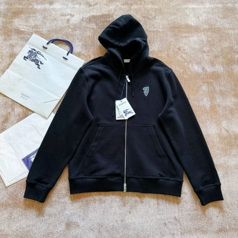 Костюм Burberry.