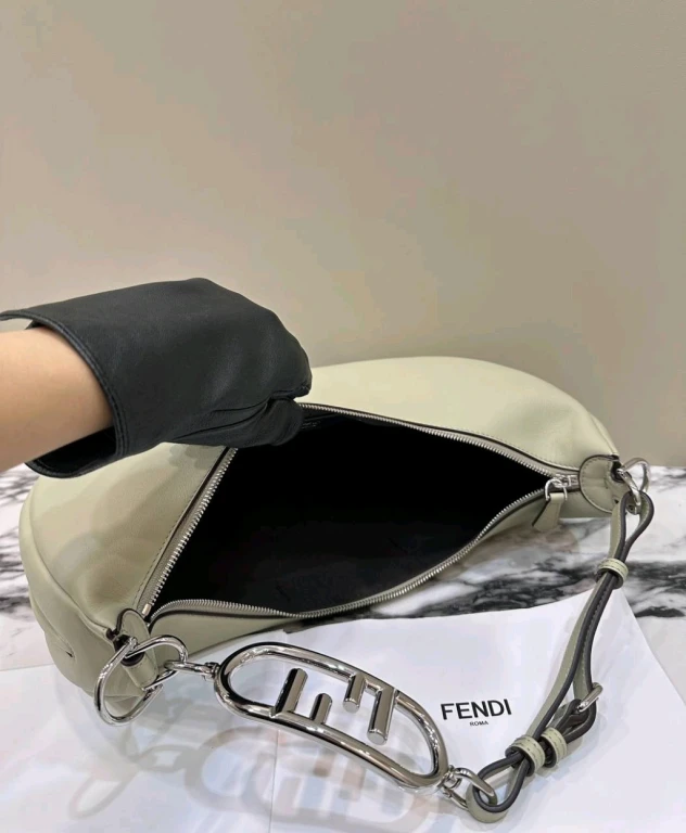 Сумка Fendi оригинал .