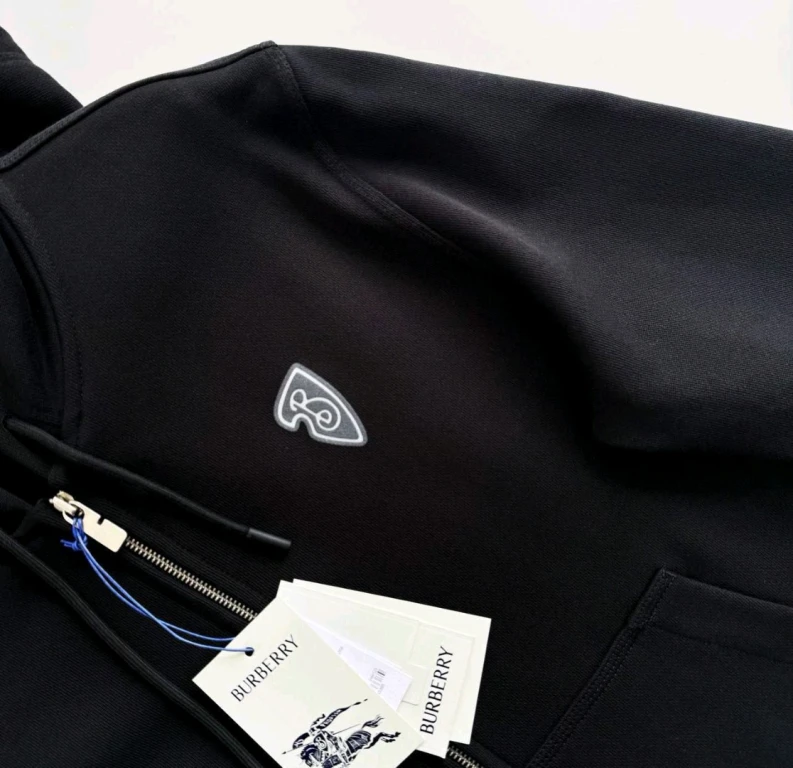 Костюм Burberry.