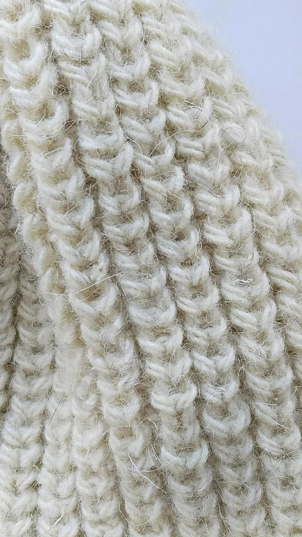 Шапка вязаная, ручная работа