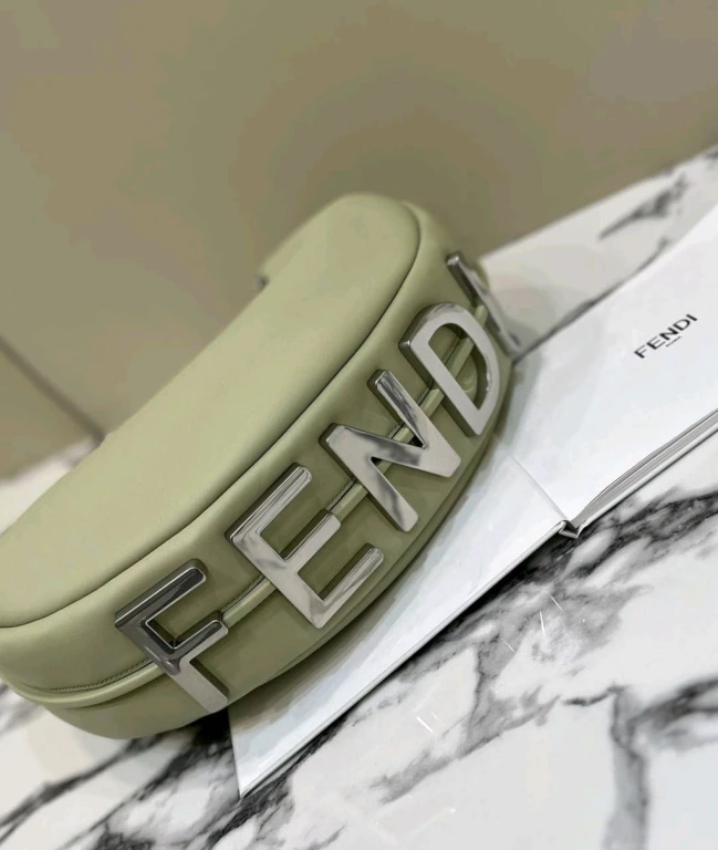 Сумка Fendi оригинал .