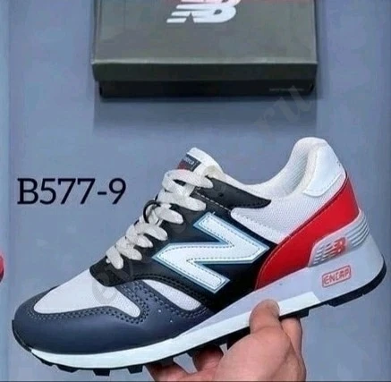 Кроссовки универсальная модель