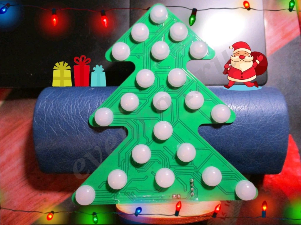 Умная новогодняя елочка