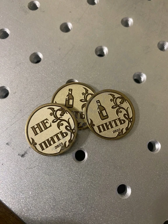 Гравировка монеты.