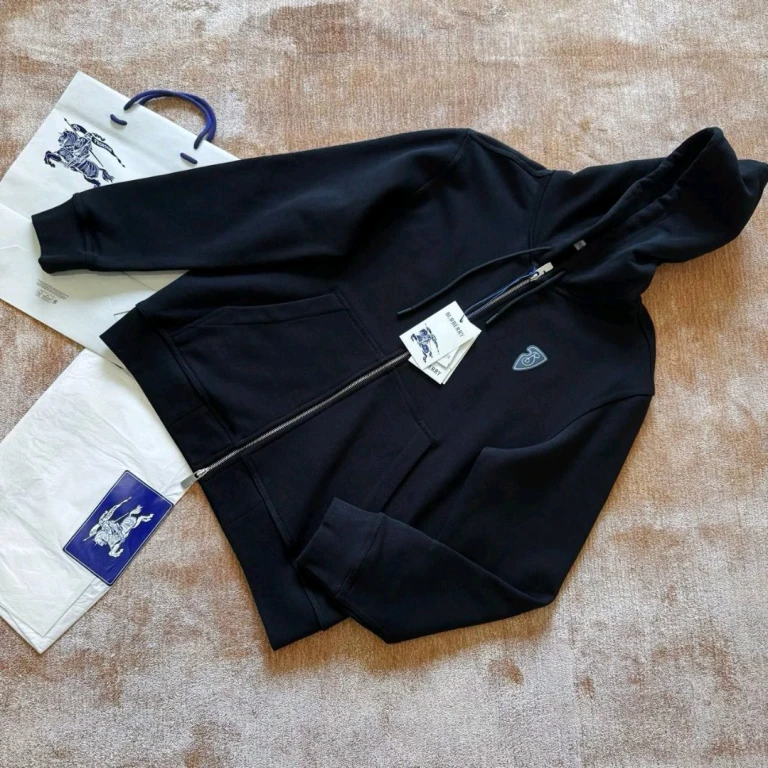 Костюм Burberry.