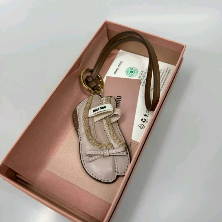 Брелки Miu Miu