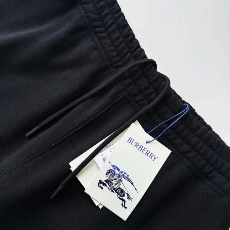 Костюм Burberry.