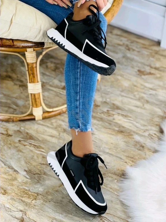 Кроссовки женские