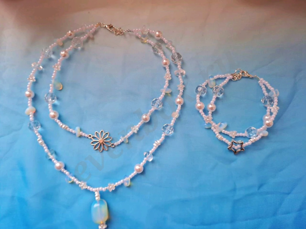 Набор: ожерелье и браслет из лунного камня