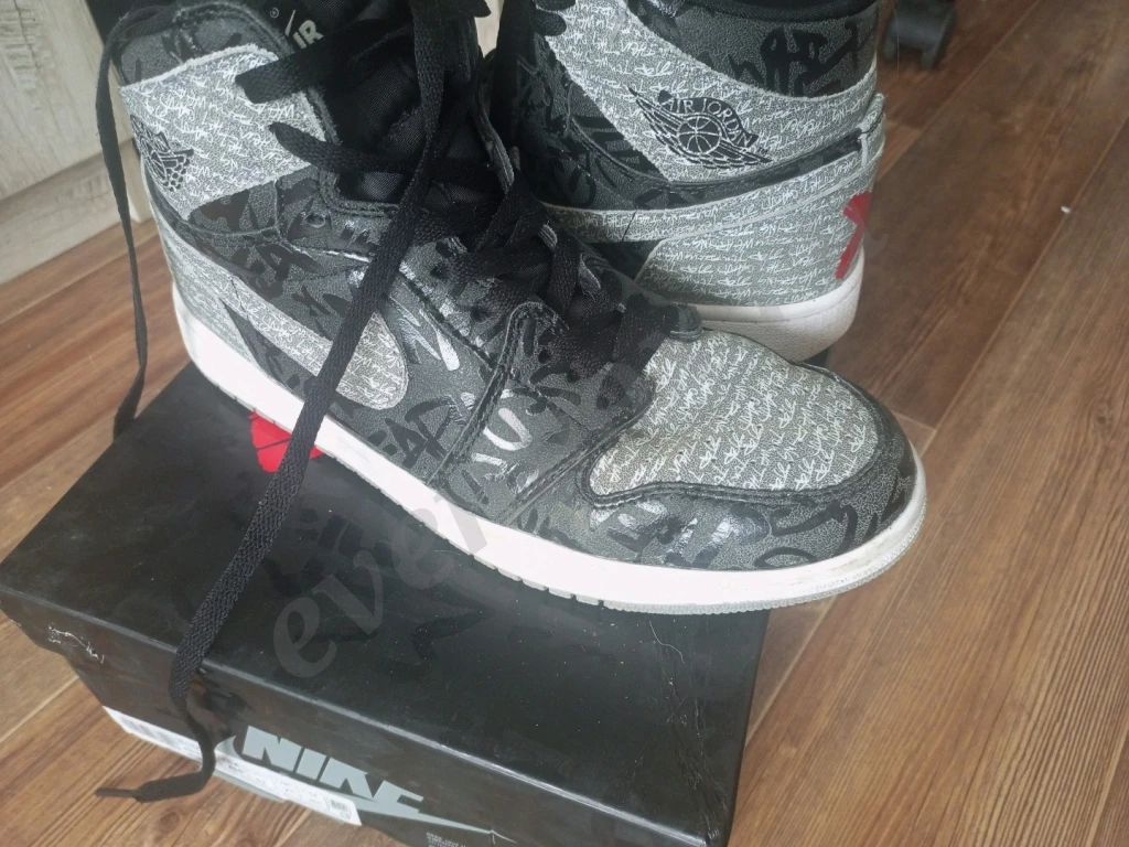 Кроссовки Nike Air Jordan 1