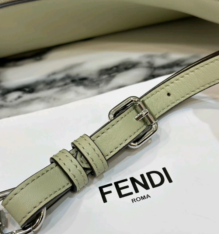 Сумка Fendi оригинал .