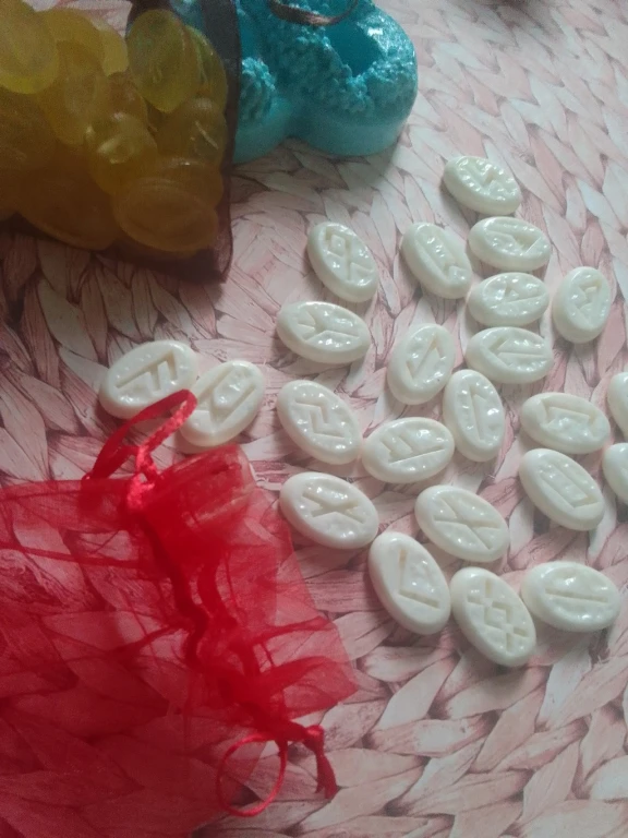 Руны из гипса/эпоксидной смолы