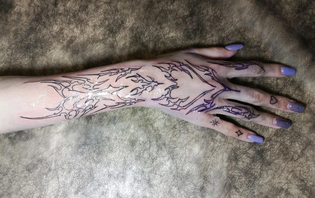 Татуировки нужны модели