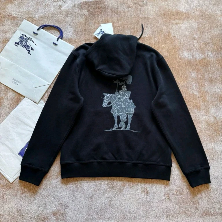 Костюм Burberry.
