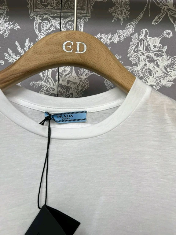 Костюм Prada оригинал .
