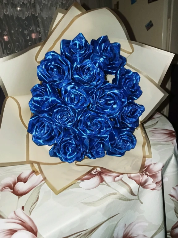 Букеты роз из атласных лент