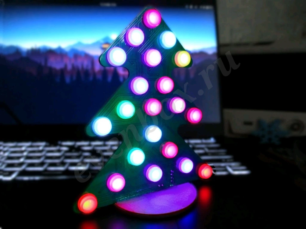 Умная новогодняя елочка