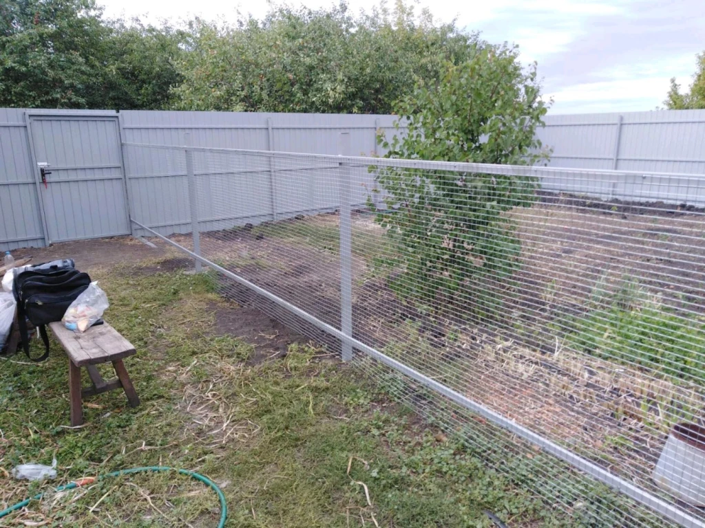 монтаж заборов металлопрофиль