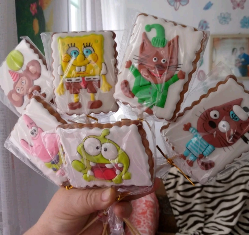 Расписные пряники на палочке.