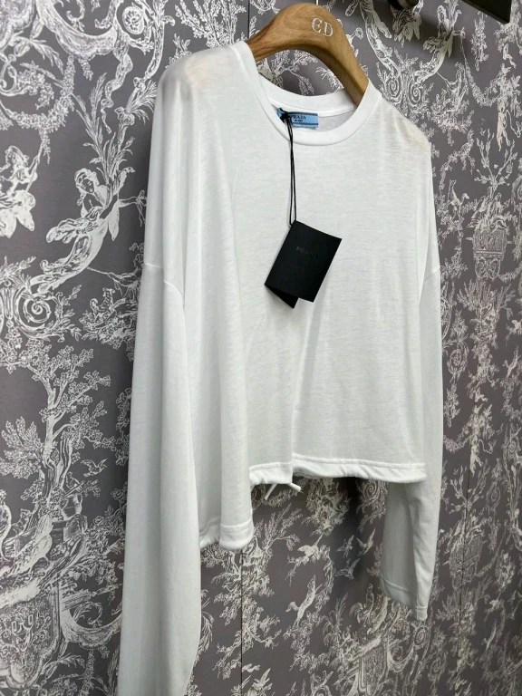 Костюм Prada оригинал .