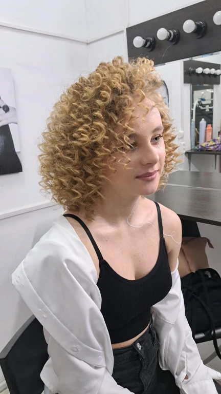 Прически и макияж