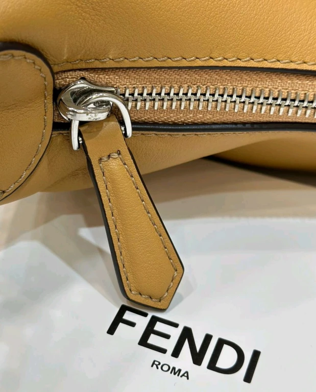 Сумка Fendi оригинал .