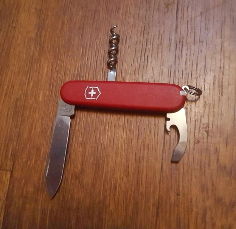 Нож Victorinox Waiter 84мм 9 функций