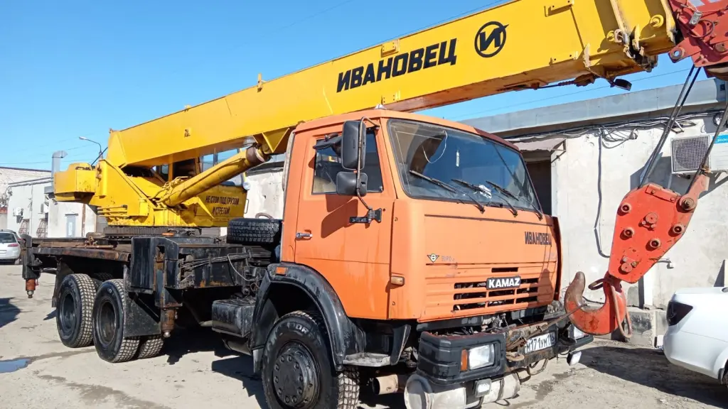 Предлагаем услуги (аренда) автокраны 25т (вылет стрелы 21,7 м),