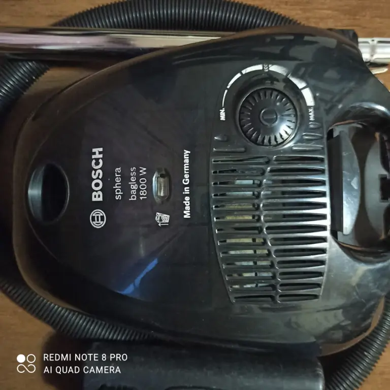 Пылесос БОШ,Германия,1800 ват,3года,контейнер,сухая, модель BSB 2884