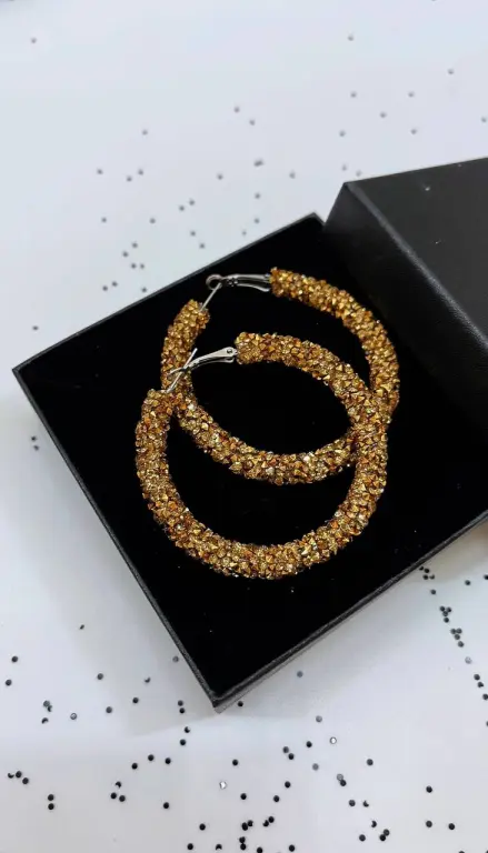 Чокеры, серьги конго сияющие стразовые в технике макраме