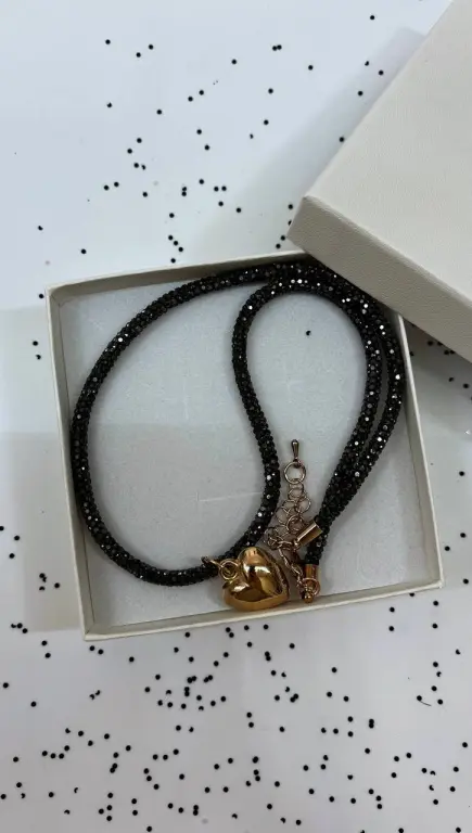 Чокеры, серьги конго сияющие стразовые в технике макраме