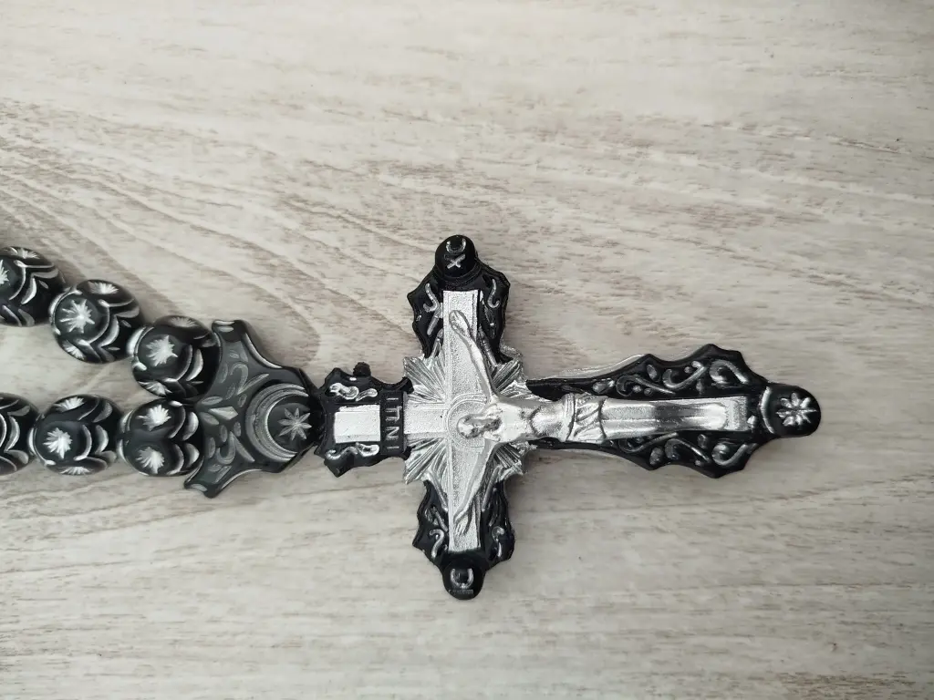 Чётки , подвеска на зеркало.