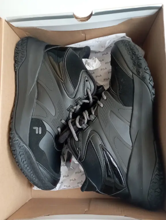 новые кроссовки fila