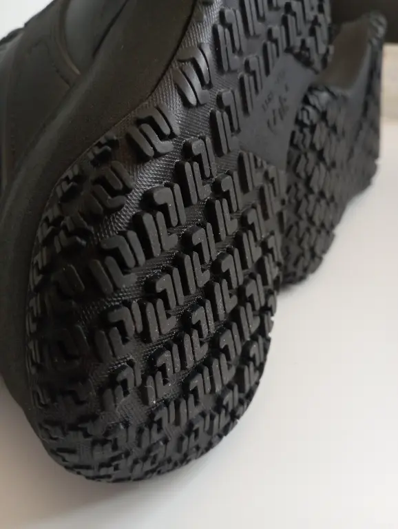 новые кроссовки fila